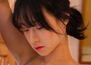 可不是只有她在工作，Myung Ah的职业装作品让人大开眼界。